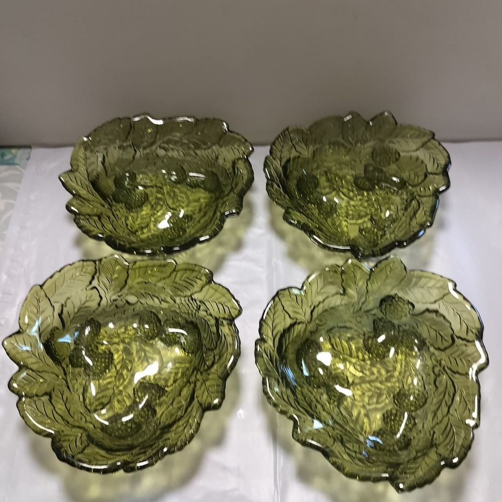 Vintage Green Indiana Glass Loganberry Pattern Berry Candy Bowl Dish Leaves